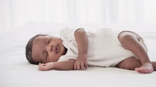 https://content.enfamil.com/media/8708/best_sleeping_positions_for_colic_baby-327x184.webp?anchor=center&mode=crop&width=654&height=368&rnd=133283760881970000